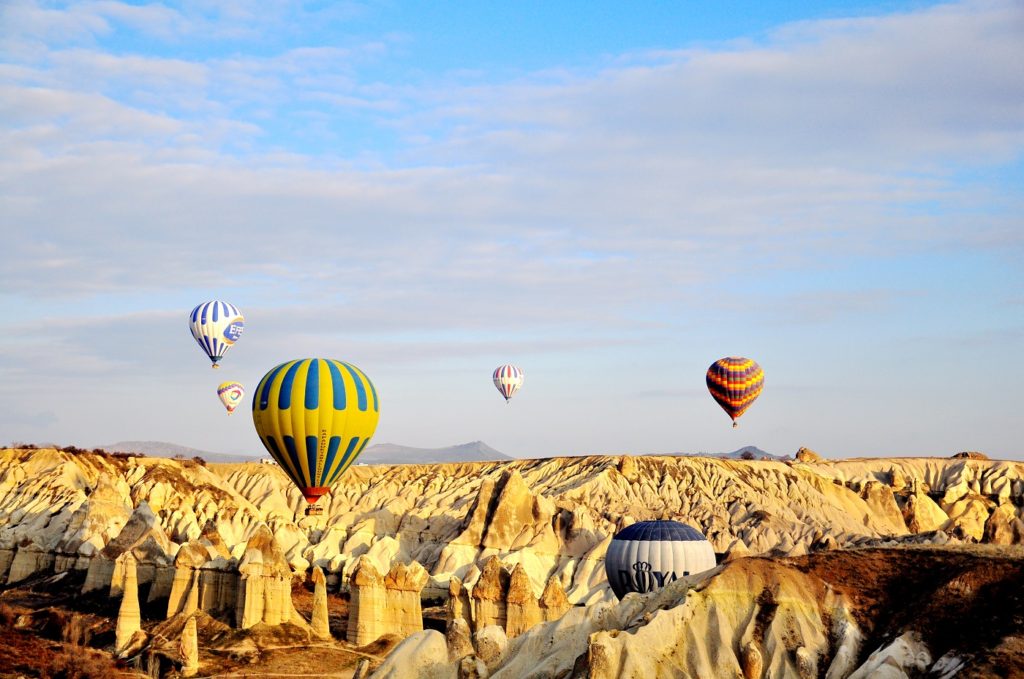 直播也是生产力:从情感劳动到消费升级